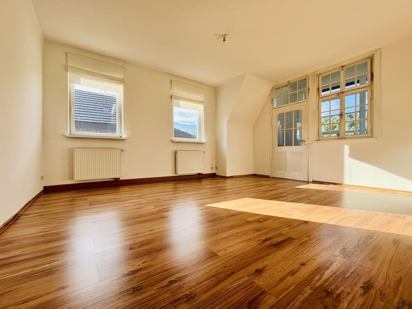 Prodej domu 146 m², pozemek 1.550 m², Neuenbürg, Bádensko-Württembersko Prodej domu 146 m², pozemek 1.550 m², Neuenbürg, Bádensko-Württembersko