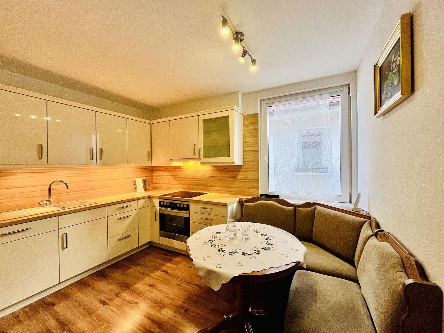 Prodej domu 146 m², pozemek 1.550 m², Neuenbürg, Bádensko-Württembersko Prodej domu 146 m², pozemek 1.550 m², Neuenbürg, Bádensko-Württembersko