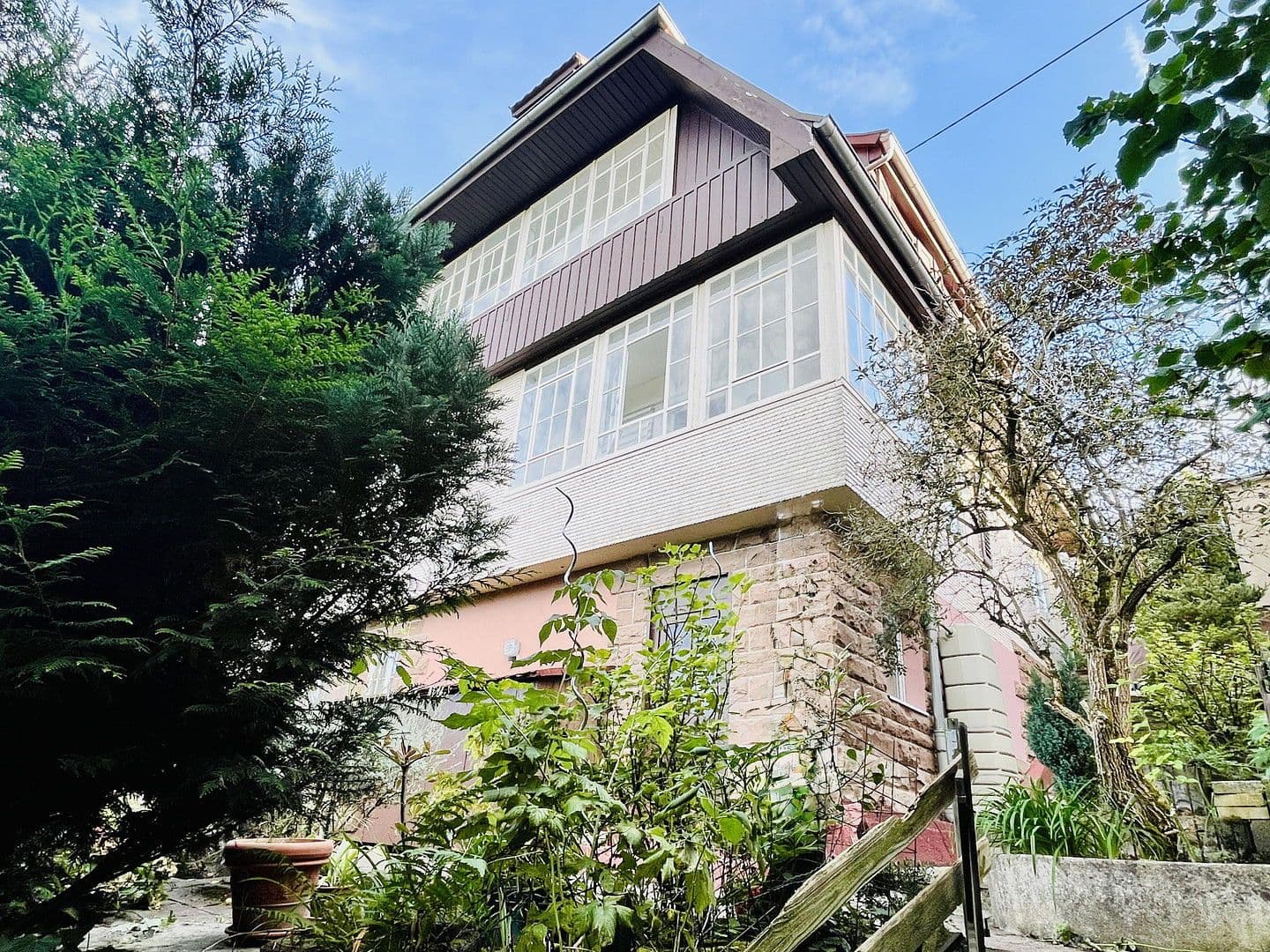 Prodej domu 146 m², pozemek 1.550 m², Neuenbürg, Bádensko-Württembersko Prodej domu 146 m², pozemek 1.550 m², Neuenbürg, Bádensko-Württembersko