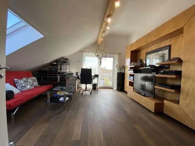 Prodej domu 191 m², pozemek 316 m², Bahnhofstraße 4b, Planegg, Bavorsko Prodej domu 191 m², pozemek 316 m², Bahnhofstraße 4b, Planegg, Bavorsko