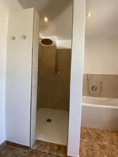 Prodej domu 191 m², pozemek 316 m², Bahnhofstraße 4b, Planegg, Bavorsko Prodej domu 191 m², pozemek 316 m², Bahnhofstraße 4b, Planegg, Bavorsko