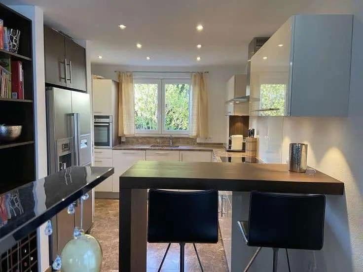 Prodej domu 191 m², pozemek 316 m², Bahnhofstraße 4b, Planegg, Bavorsko Prodej domu 191 m², pozemek 316 m², Bahnhofstraße 4b, Planegg, Bavorsko