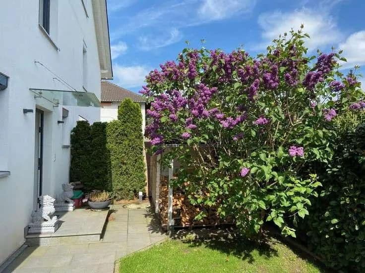 Prodej domu 191 m², pozemek 316 m², Bahnhofstraße 4b, Planegg, Bavorsko Prodej domu 191 m², pozemek 316 m², Bahnhofstraße 4b, Planegg, Bavorsko