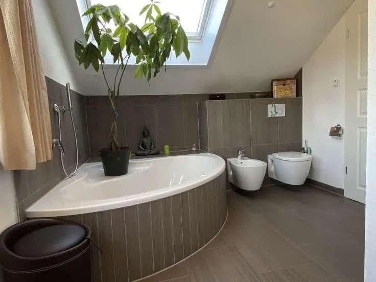 Prodej domu 191 m², pozemek 316 m², Bahnhofstraße 4b, Planegg, Bavorsko Prodej domu 191 m², pozemek 316 m², Bahnhofstraße 4b, Planegg, Bavorsko