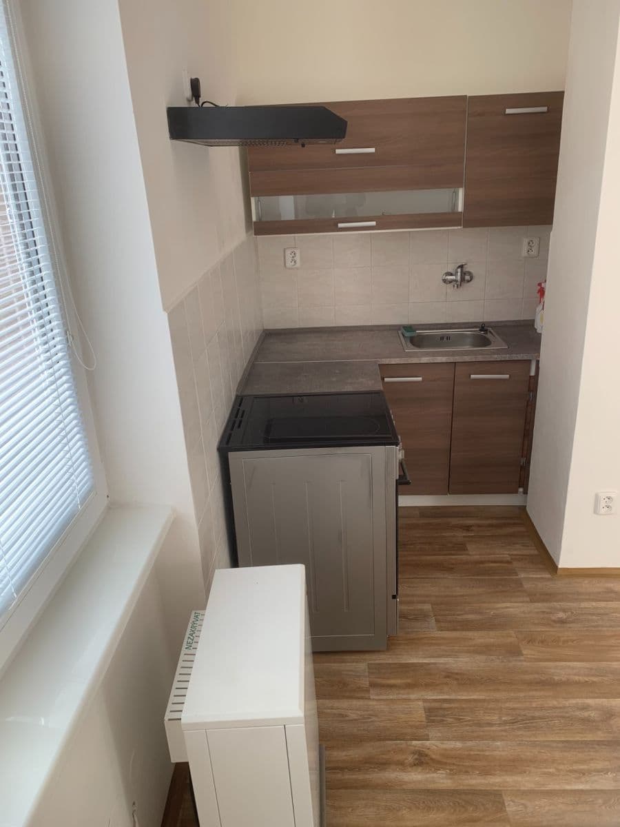 Pronájem bytu 1+kk 24 m², nám. T. G. Masaryka, Kamenický Šenov, Liberecký kraj Pronájem bytu 1+kk 24 m², nám. T. G. Masaryka, Kamenický Šenov, Liberecký kraj