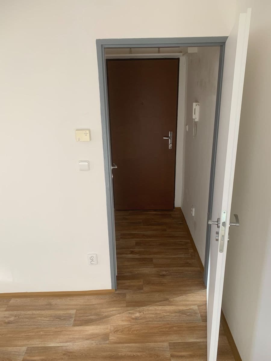 Pronájem bytu 1+kk 24 m², nám. T. G. Masaryka, Kamenický Šenov, Liberecký kraj Pronájem bytu 1+kk 24 m², nám. T. G. Masaryka, Kamenický Šenov, Liberecký kraj