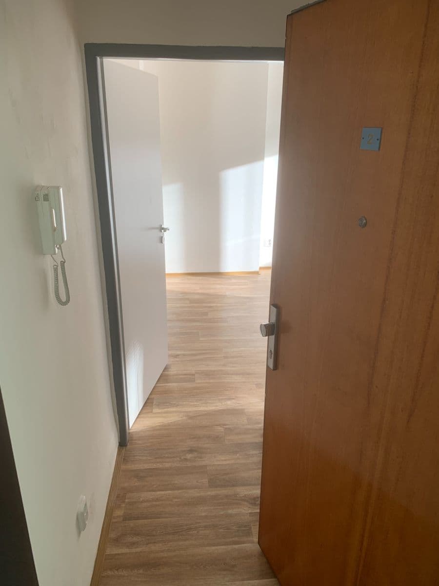 Pronájem bytu 1+kk 24 m², nám. T. G. Masaryka, Kamenický Šenov, Liberecký kraj Pronájem bytu 1+kk 24 m², nám. T. G. Masaryka, Kamenický Šenov, Liberecký kraj