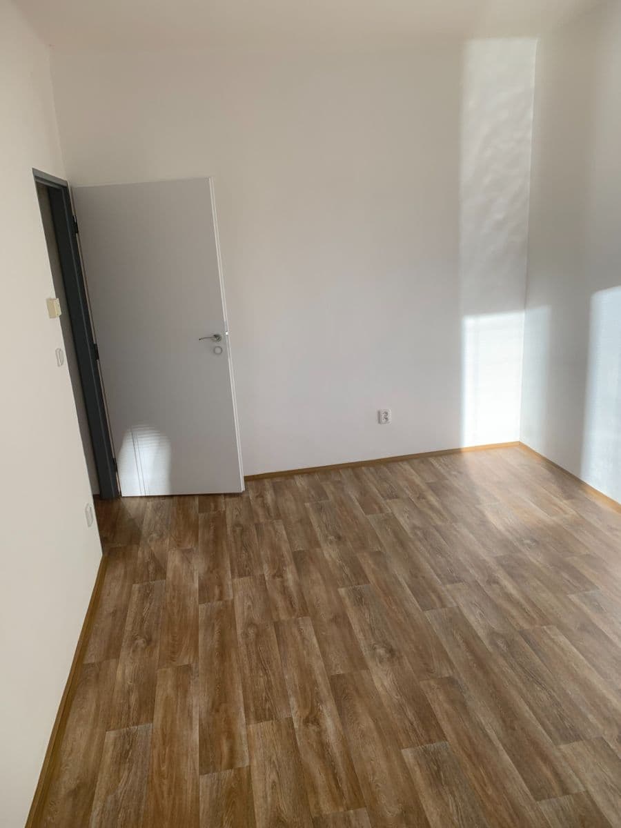 Pronájem bytu 1+kk 24 m², nám. T. G. Masaryka, Kamenický Šenov, Liberecký kraj Pronájem bytu 1+kk 24 m², nám. T. G. Masaryka, Kamenický Šenov, Liberecký kraj