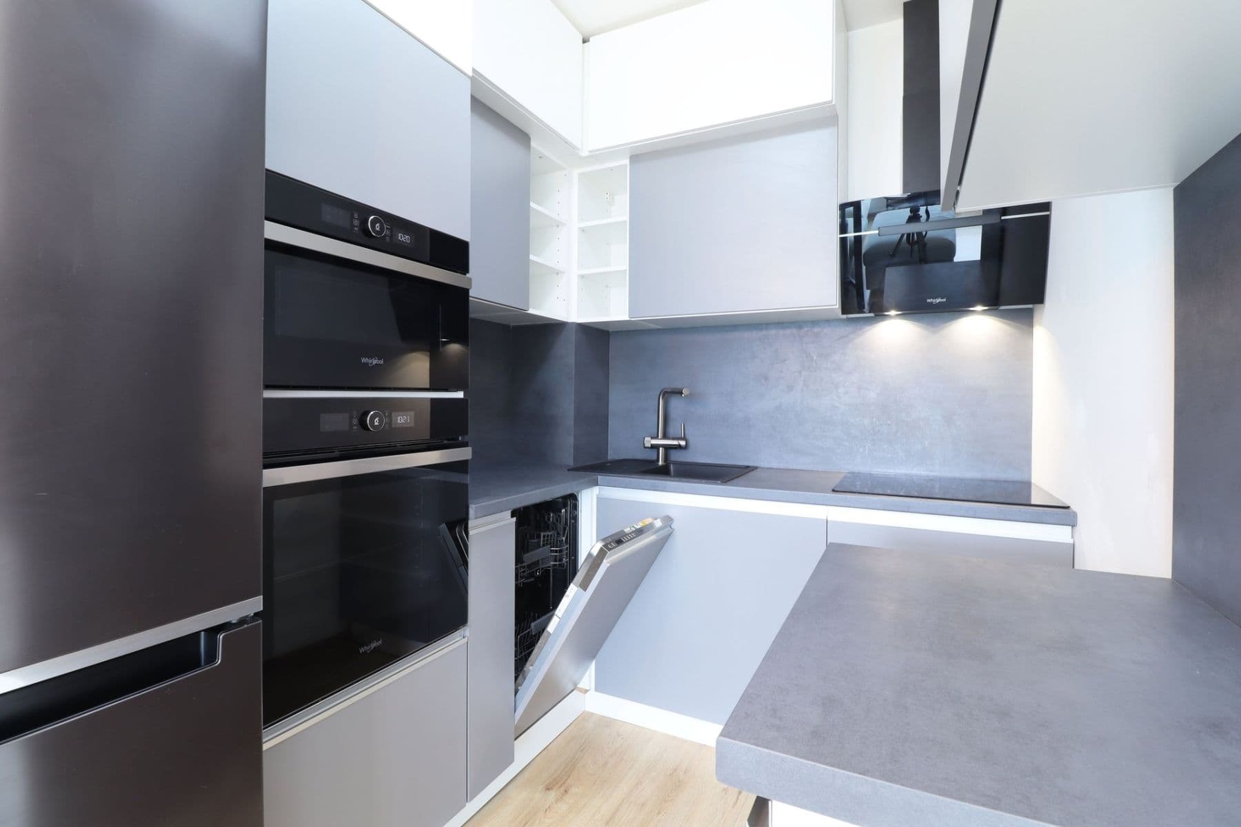 Pronájem bytu 2+kk 40 m², Velvarská, Horoměřice, Středočeský kraj Pronájem bytu 2+kk 40 m², Velvarská, Horoměřice, Středočeský kraj