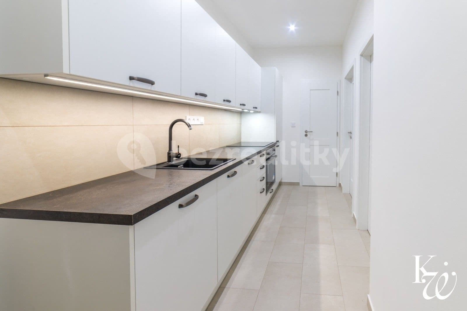 Pronájem bytu 2+1 44 m², U Družstev, Praha, Praha Pronájem bytu 2+1 44 m², U Družstev, Praha, Praha