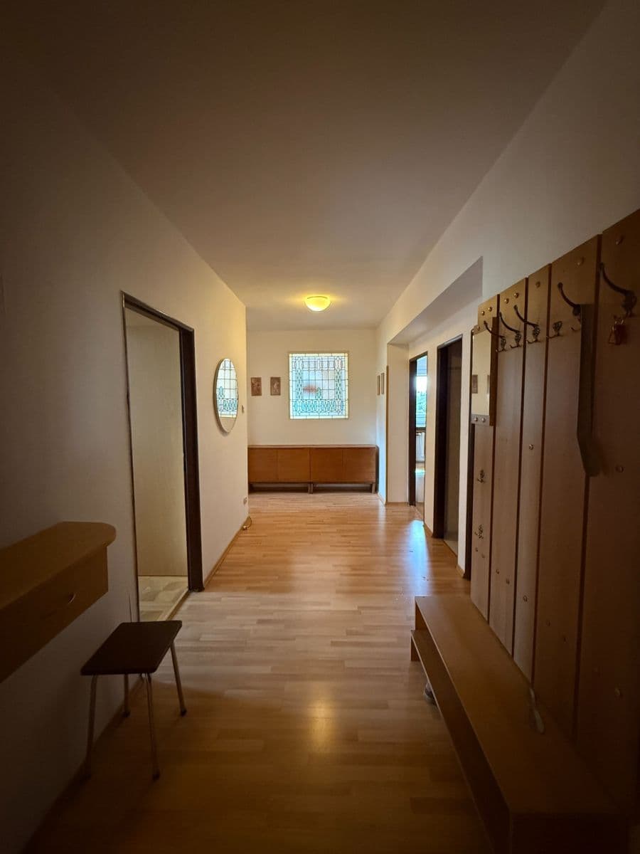 Pronájem bytu 3+1 90 m², Nad Křížkem, Praha, Praha Pronájem bytu 3+1 90 m², Nad Křížkem, Praha, Praha