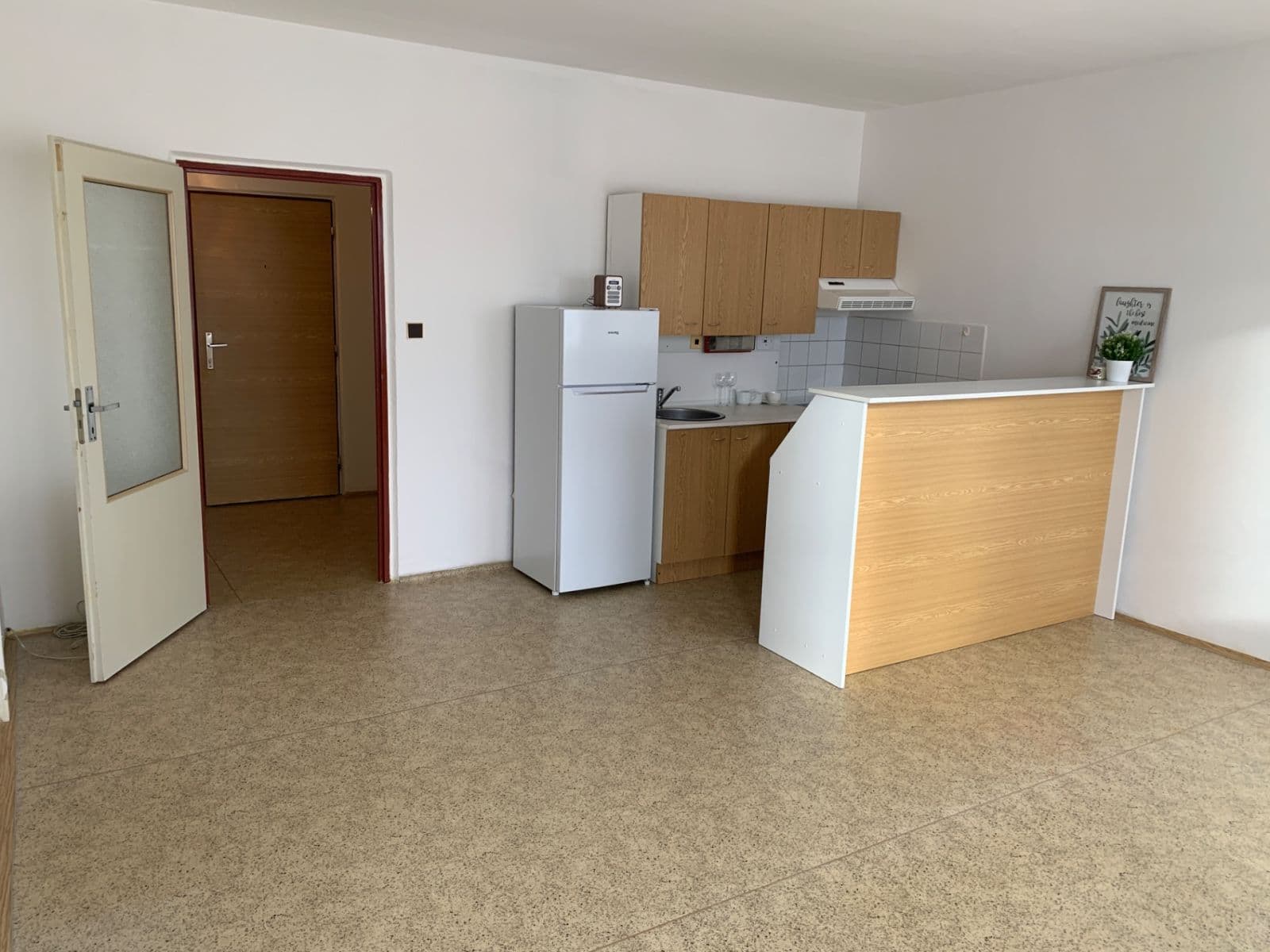 Pronájem bytu 1+kk 32 m², Hodonínská, Plzeň, Plzeňský kraj Pronájem bytu 1+kk 32 m², Hodonínská, Plzeň, Plzeňský kraj