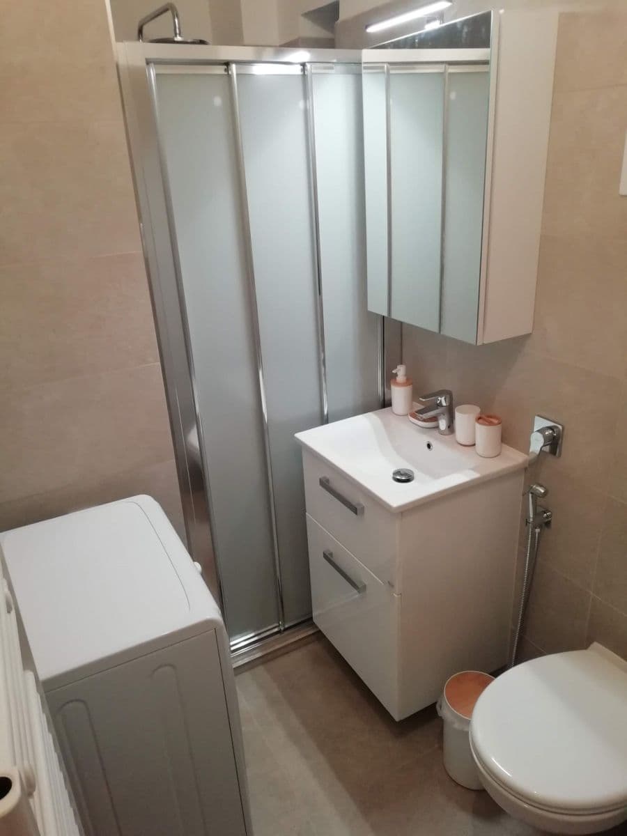Pronájem bytu 2+kk 40 m², Tolstého, Praha, Praha Pronájem bytu 2+kk 40 m², Tolstého, Praha, Praha