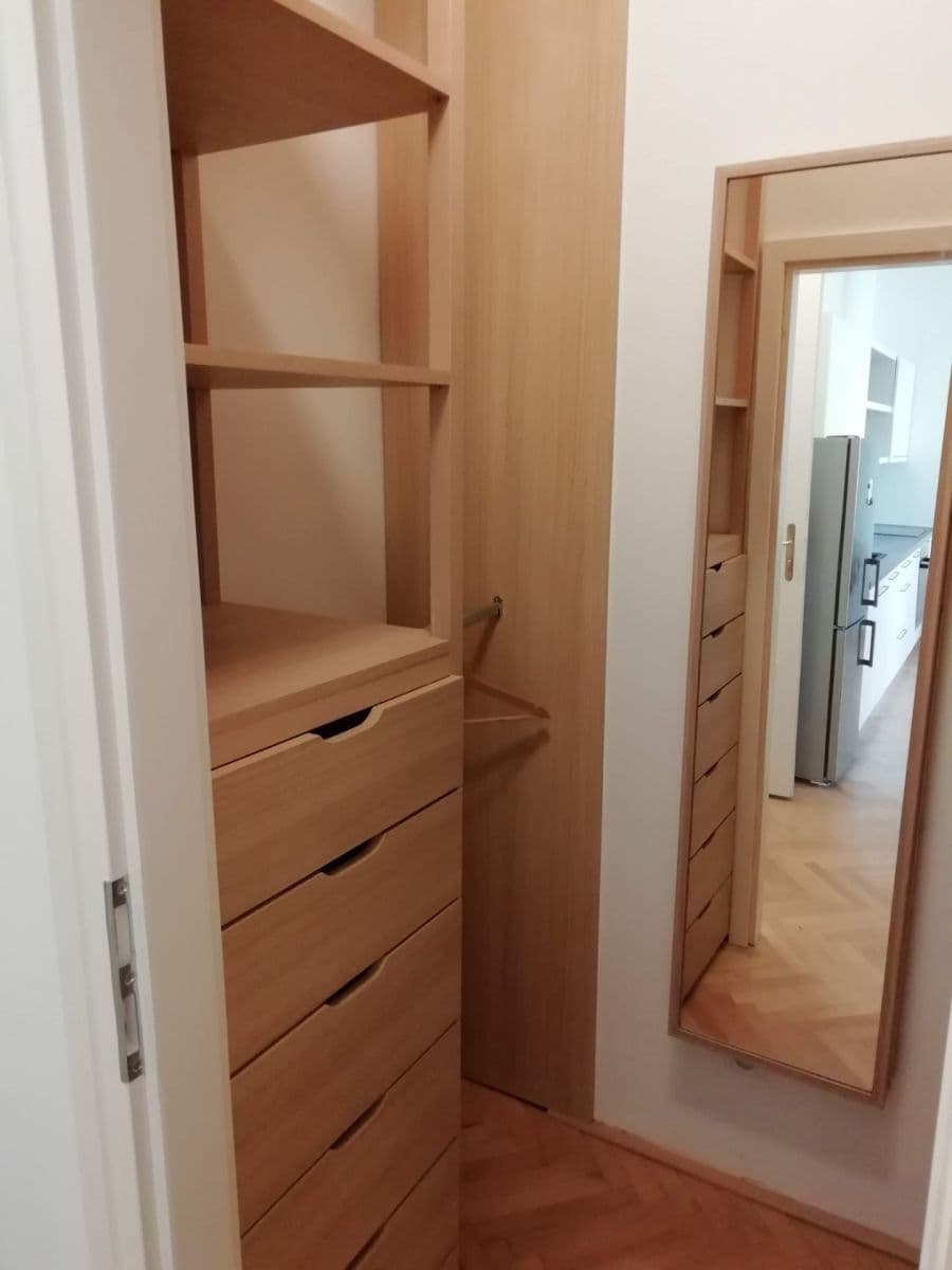 Pronájem bytu 2+kk 40 m², Tolstého, Praha, Praha Pronájem bytu 2+kk 40 m², Tolstého, Praha, Praha