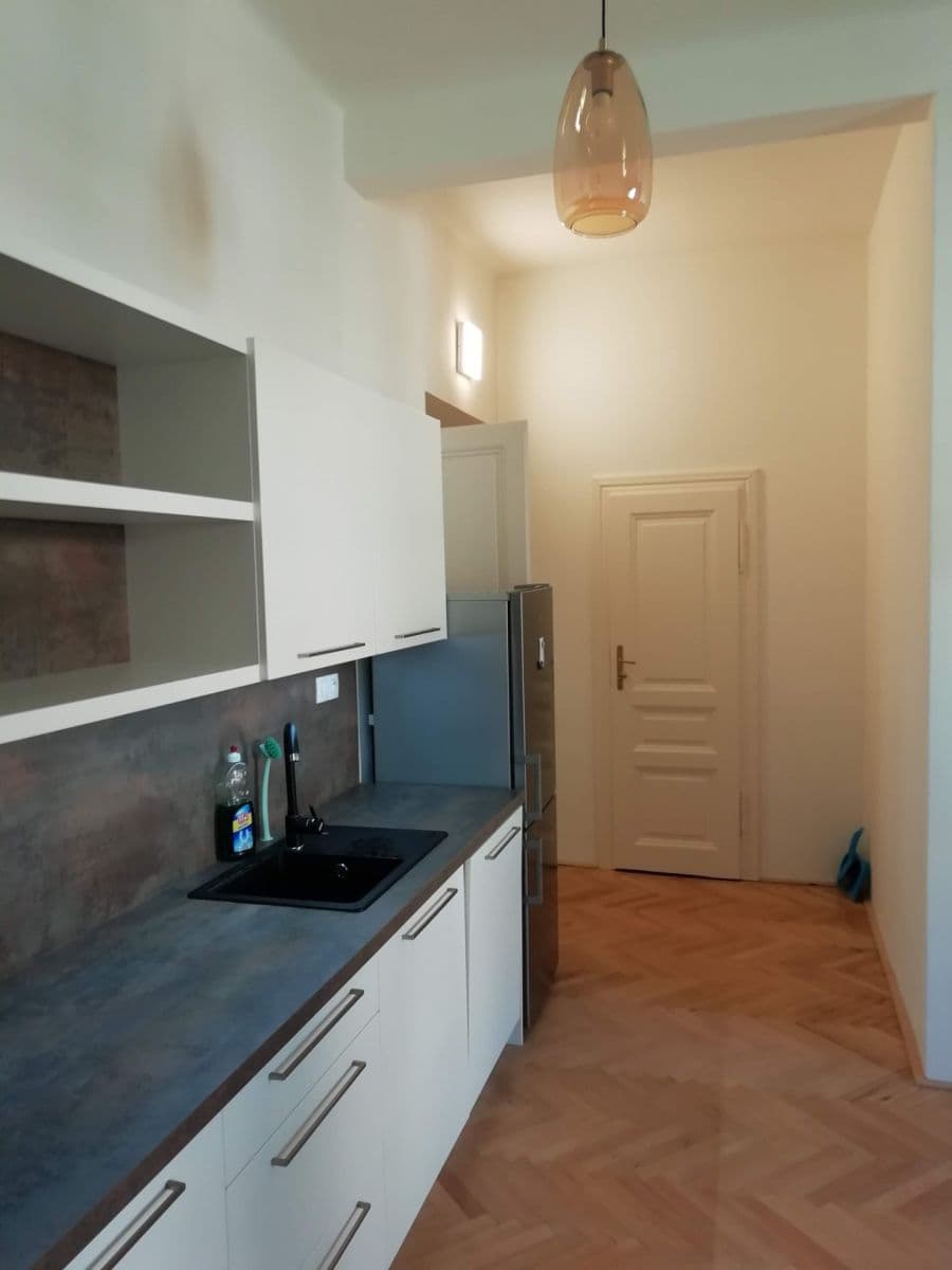 Pronájem bytu 2+kk 40 m², Tolstého, Praha, Praha Pronájem bytu 2+kk 40 m², Tolstého, Praha, Praha