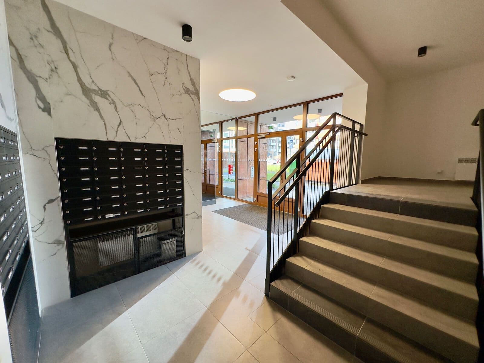 Prodej garáže 14 m², Kardausova, Praha, Praha Prodej garáže 14 m², Kardausova, Praha, Praha