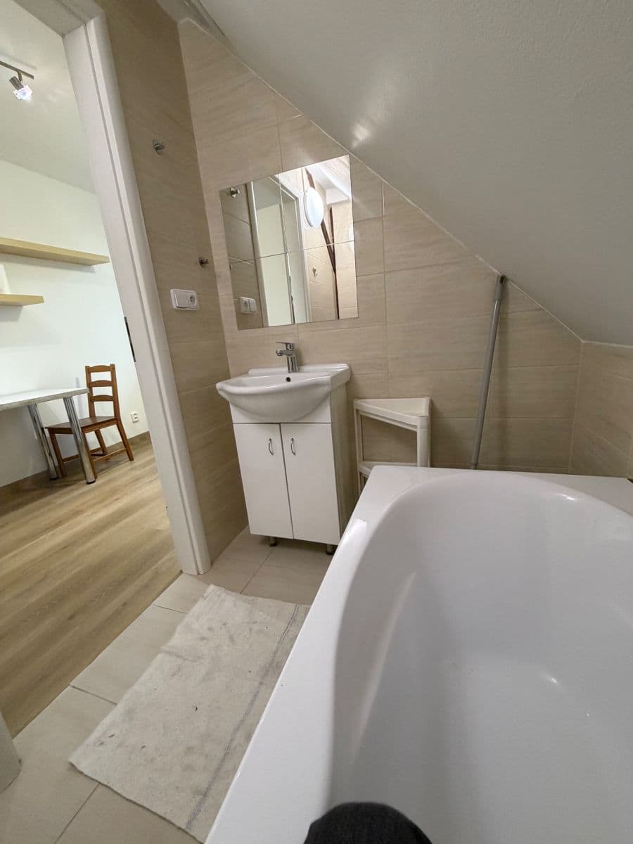 Pronájem bytu 1+1 36 m², Halenkovská, Praha, Praha Pronájem bytu 1+1 36 m², Halenkovská, Praha, Praha