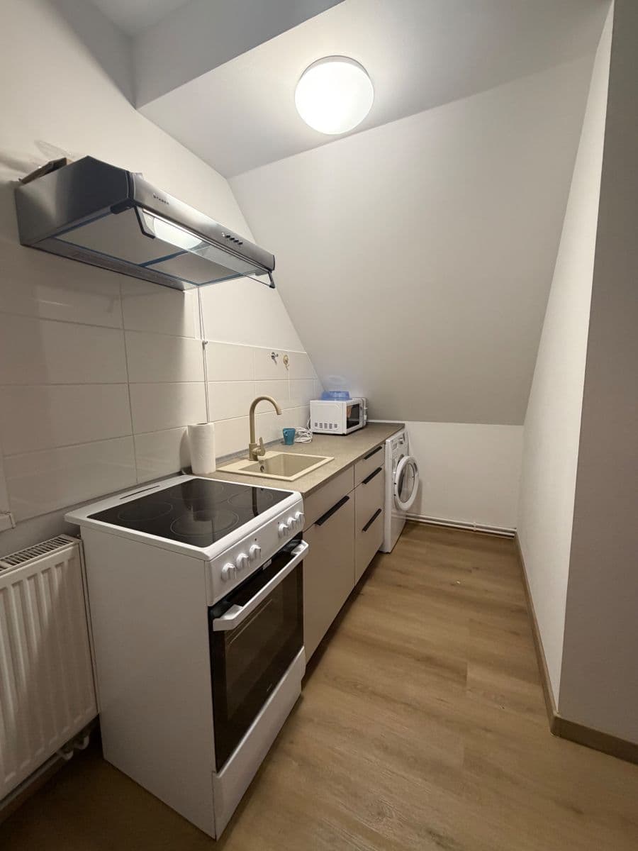 Pronájem bytu 1+1 36 m², Halenkovská, Praha, Praha Pronájem bytu 1+1 36 m², Halenkovská, Praha, Praha