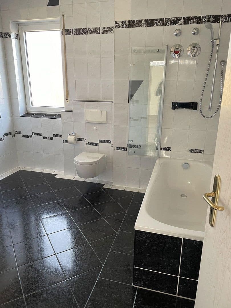 Pronájem bytu 3+1 120 m², Bischofsheim, Hessen Pronájem bytu 3+1 120 m², Bischofsheim, Hessen