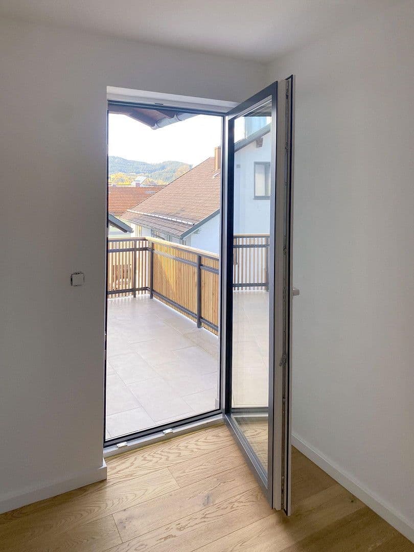 Prodej domu 256 m², pozemek 510 m², Konditorgaßl 4, Ruhmannsfelden, Bavorsko Prodej domu 256 m², pozemek 510 m², Konditorgaßl 4, Ruhmannsfelden, Bavorsko