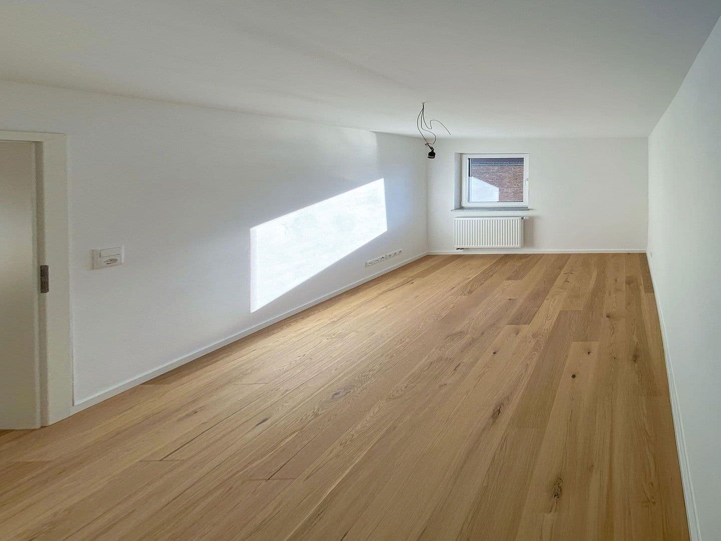 Prodej domu 256 m², pozemek 510 m², Konditorgaßl 4, Ruhmannsfelden, Bavorsko Prodej domu 256 m², pozemek 510 m², Konditorgaßl 4, Ruhmannsfelden, Bavorsko