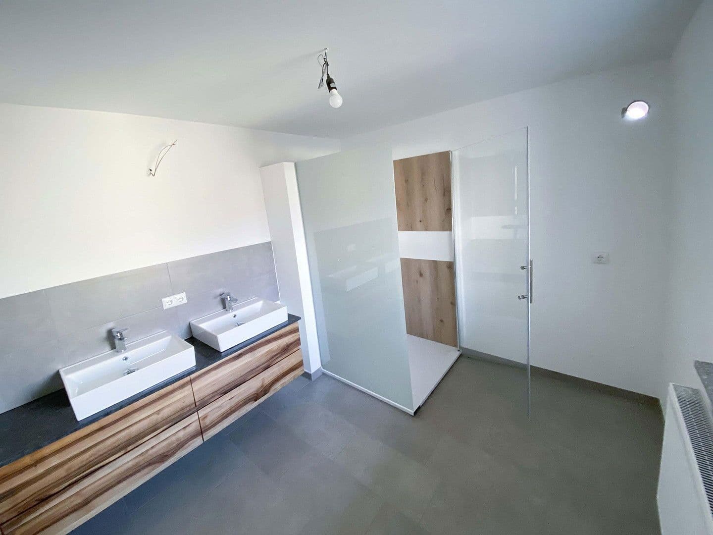 Prodej domu 256 m², pozemek 510 m², Konditorgaßl 4, Ruhmannsfelden, Bavorsko Prodej domu 256 m², pozemek 510 m², Konditorgaßl 4, Ruhmannsfelden, Bavorsko