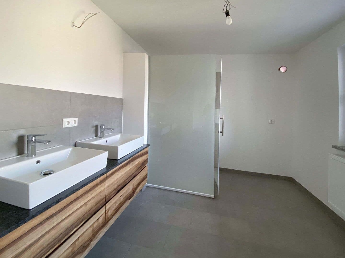 Prodej domu 256 m², pozemek 510 m², Konditorgaßl 4, Ruhmannsfelden, Bavorsko Prodej domu 256 m², pozemek 510 m², Konditorgaßl 4, Ruhmannsfelden, Bavorsko