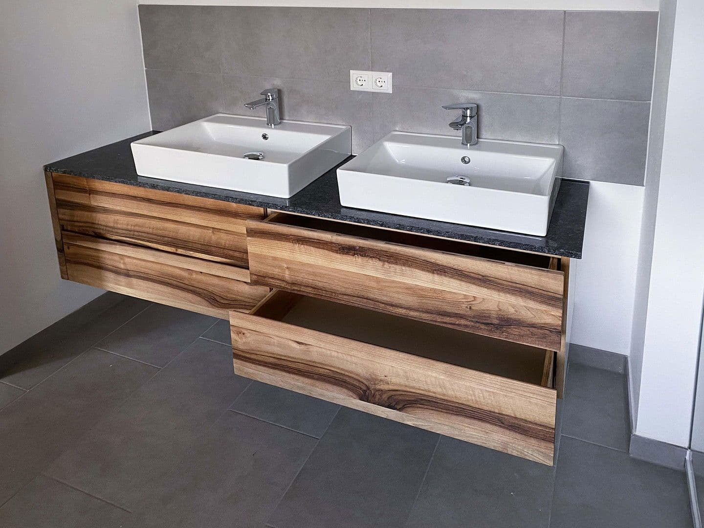 Prodej domu 256 m², pozemek 510 m², Konditorgaßl 4, Ruhmannsfelden, Bavorsko Prodej domu 256 m², pozemek 510 m², Konditorgaßl 4, Ruhmannsfelden, Bavorsko