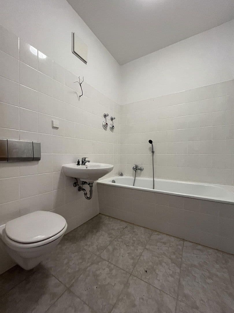 Pronájem bytu 5+1 110 m², Voigtstraße 32, Chemnitz, Sasko Pronájem bytu 5+1 110 m², Voigtstraße 32, Chemnitz, Sasko