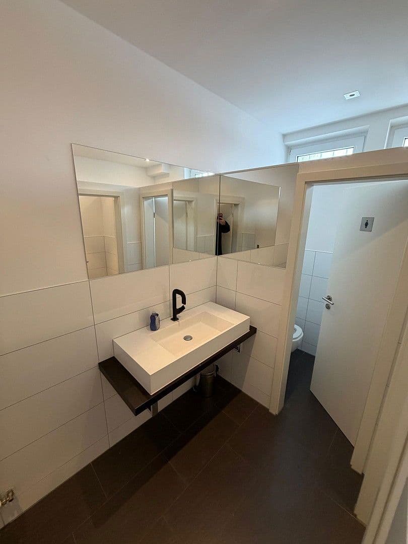 Prodej nebytového prostoru 3.000 m², Deilinghoferstr. 35-37, Hemer, Severní Porýní-Vestfálsko Prodej nebytového prostoru 3.000 m², Deilinghoferstr. 35-37, Hemer, Severní Porýní-Vestfálsko