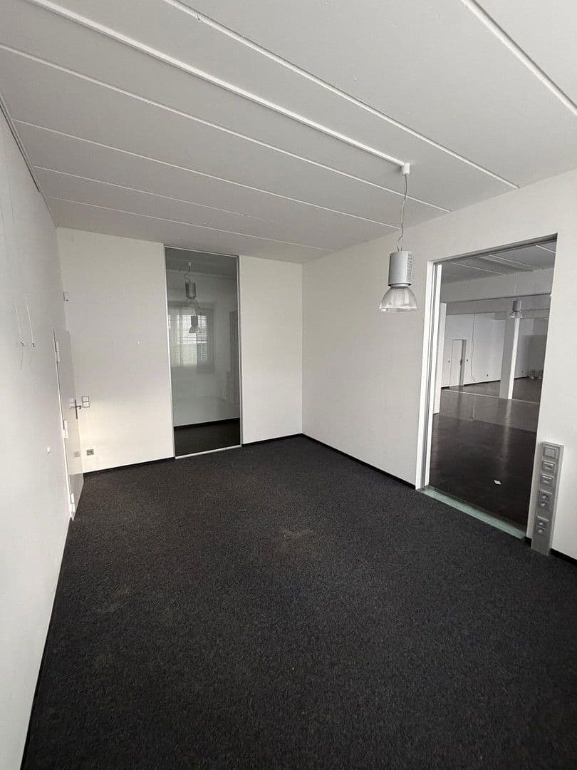 Prodej nebytového prostoru 3.000 m², Deilinghoferstr. 35-37, Hemer, Severní Porýní-Vestfálsko Prodej nebytového prostoru 3.000 m², Deilinghoferstr. 35-37, Hemer, Severní Porýní-Vestfálsko