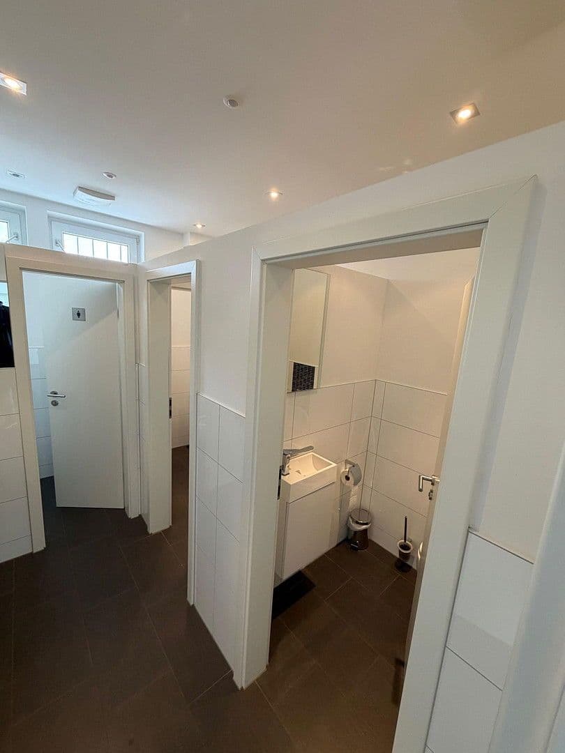 Prodej nebytového prostoru 3.000 m², Deilinghoferstr. 35-37, Hemer, Severní Porýní-Vestfálsko Prodej nebytového prostoru 3.000 m², Deilinghoferstr. 35-37, Hemer, Severní Porýní-Vestfálsko