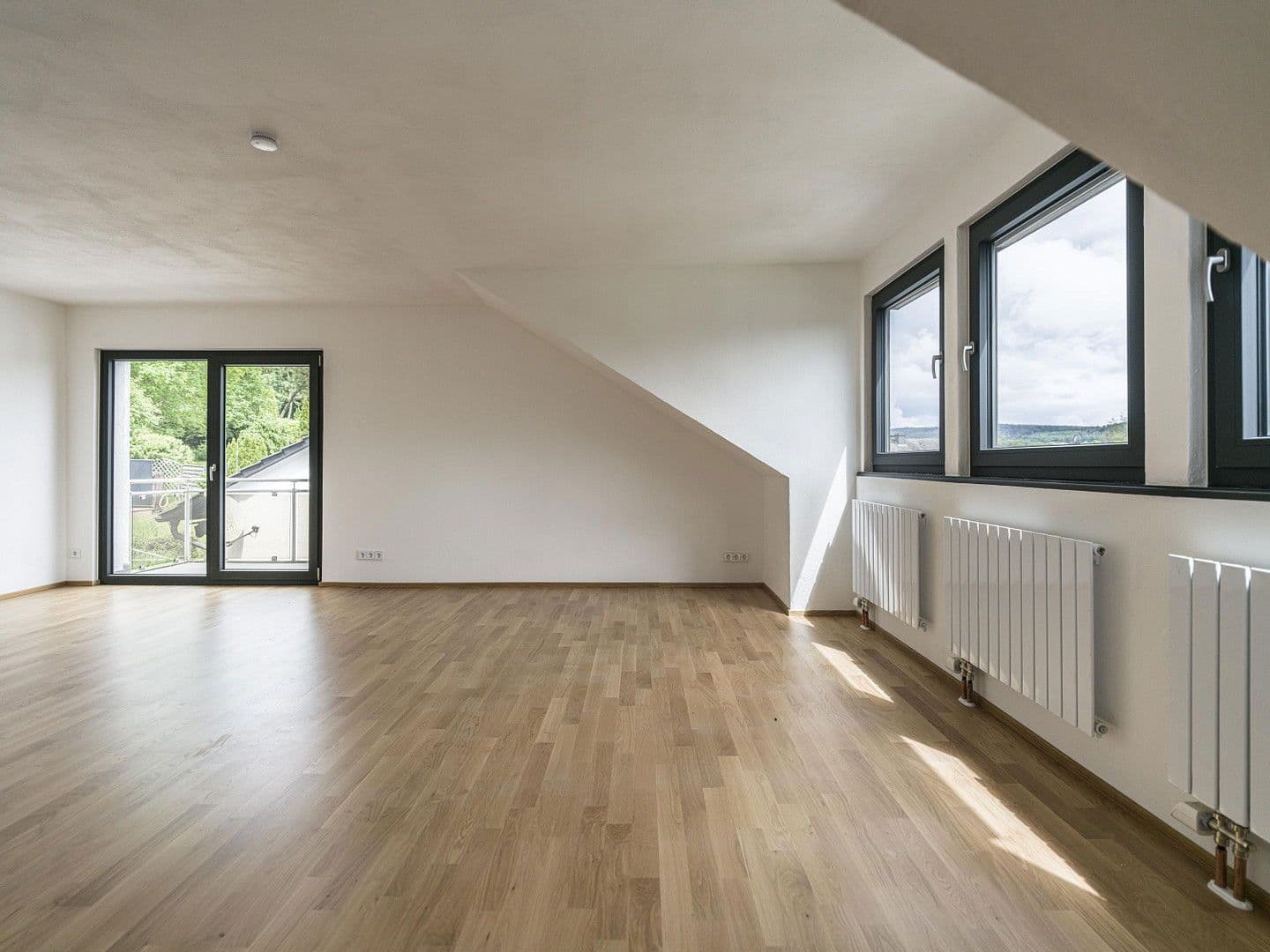 Pronájem bytu 4+1 86 m², Taunusstein, Hessen Pronájem bytu 4+1 86 m², Taunusstein, Hessen