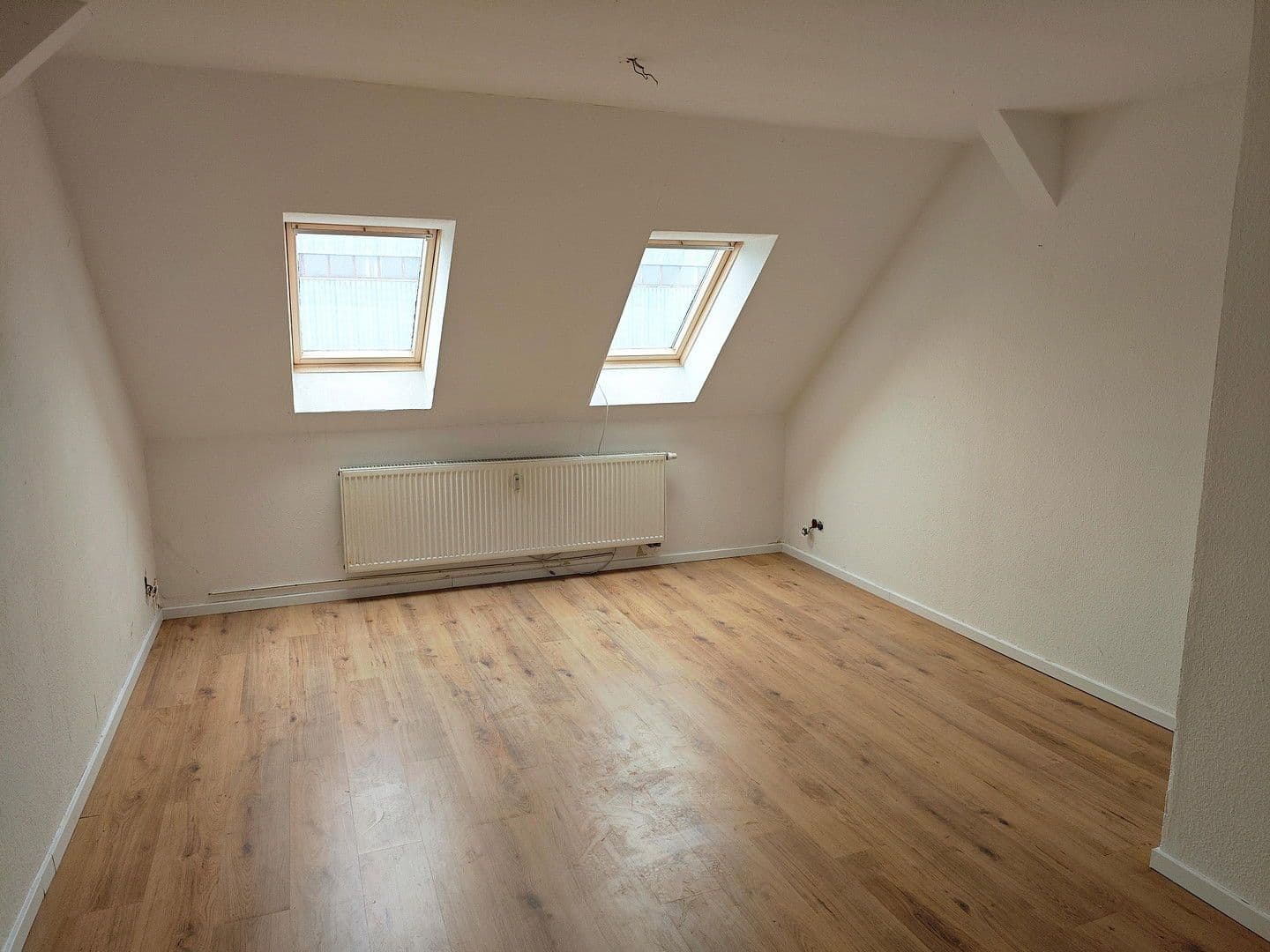 Pronájem bytu 3+1 73 m², Dieskaustraße 128, Leipzig, Sasko Pronájem bytu 3+1 73 m², Dieskaustraße 128, Leipzig, Sasko