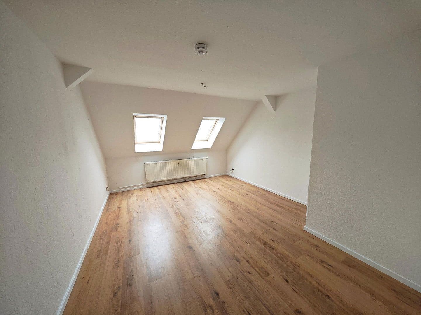 Pronájem bytu 3+1 73 m², Dieskaustraße 128, Leipzig, Sasko Pronájem bytu 3+1 73 m², Dieskaustraße 128, Leipzig, Sasko