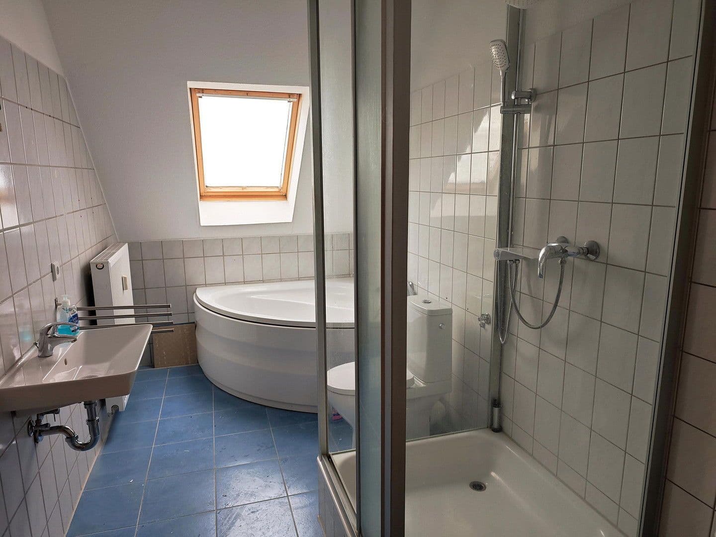 Pronájem bytu 3+1 73 m², Dieskaustraße 128, Leipzig, Sasko Pronájem bytu 3+1 73 m², Dieskaustraße 128, Leipzig, Sasko