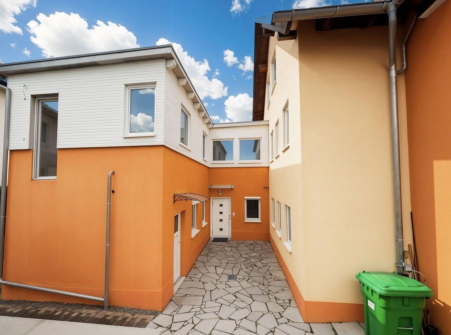 Prodej domu 400 m², pozemek 1.039 m², Friedhofstraße 11, Empfingen, Bádensko-Württembersko Prodej domu 400 m², pozemek 1.039 m², Friedhofstraße 11, Empfingen, Bádensko-Württembersko