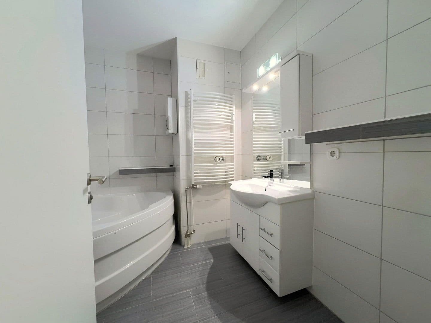 Prodej bytu 3+1 101 m², Alte Linner Str. 42, Krefeld, Severní Porýní-Vestfálsko Prodej bytu 3+1 101 m², Alte Linner Str. 42, Krefeld, Severní Porýní-Vestfálsko