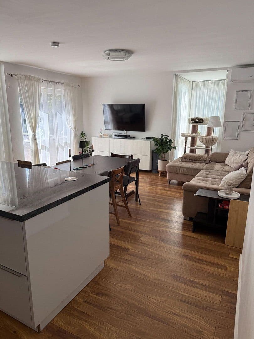 Prodej bytu 4+1 115 m², Berlin, Berlín Prodej bytu 4+1 115 m², Berlin, Berlín