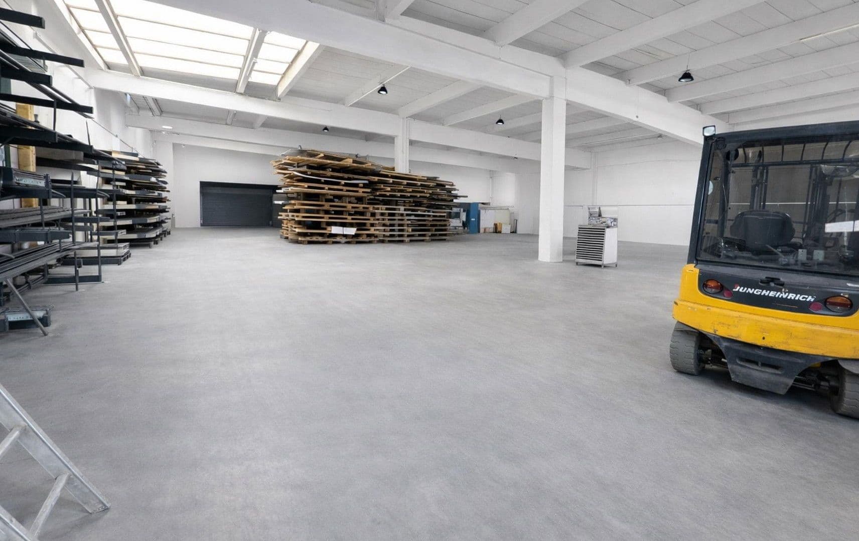 Pronájem nebytového prostoru 6.500 m², Weidhausen b.Coburg, Bavorsko Pronájem nebytového prostoru 6.500 m², Weidhausen b.Coburg, Bavorsko