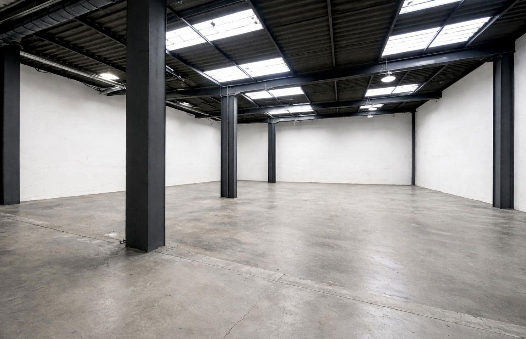 Pronájem nebytového prostoru 6.500 m², Weidhausen b.Coburg, Bavorsko Pronájem nebytového prostoru 6.500 m², Weidhausen b.Coburg, Bavorsko