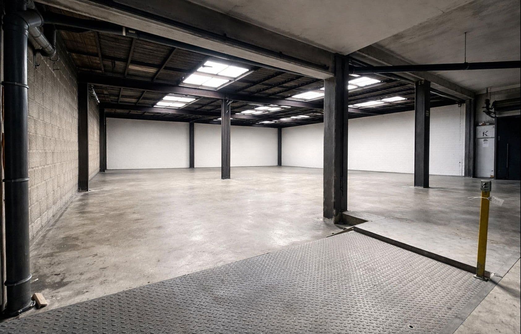 Pronájem nebytového prostoru 6.500 m², Weidhausen b.Coburg, Bavorsko Pronájem nebytového prostoru 6.500 m², Weidhausen b.Coburg, Bavorsko