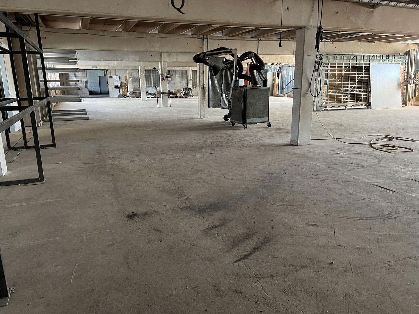 Pronájem nebytového prostoru 6.500 m², Weidhausen b.Coburg, Bavorsko Pronájem nebytového prostoru 6.500 m², Weidhausen b.Coburg, Bavorsko