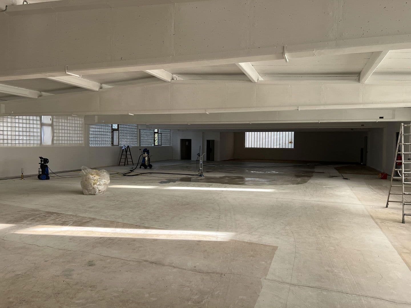 Pronájem nebytového prostoru 6.500 m², Weidhausen b.Coburg, Bavorsko Pronájem nebytového prostoru 6.500 m², Weidhausen b.Coburg, Bavorsko