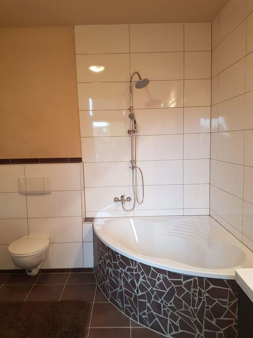 Pronájem bytu 4+1 150 m², Salzgitter, Dolní Sasko Pronájem bytu 4+1 150 m², Salzgitter, Dolní Sasko