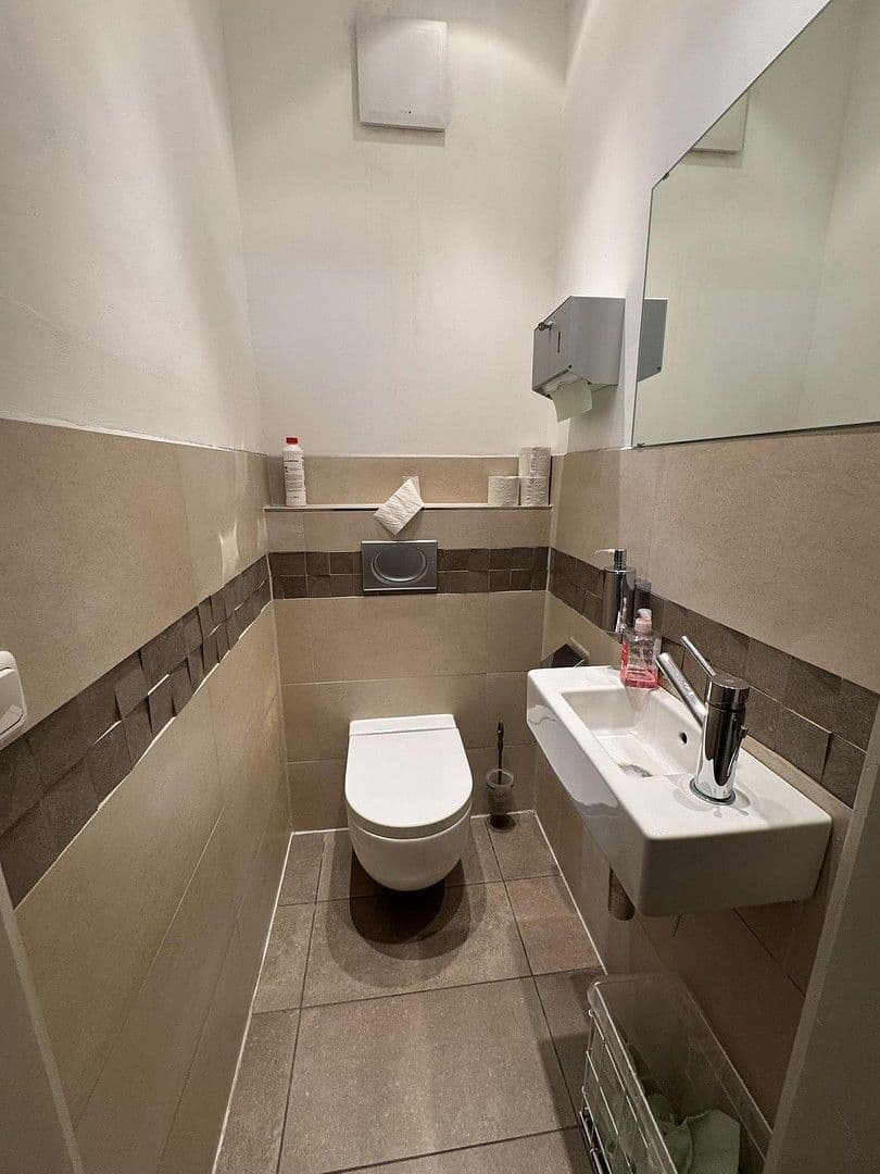 Pronájem nebytového prostoru 330 m², Putzbrunner Str. 116, Ottobrunn, Bavorsko Pronájem nebytového prostoru 330 m², Putzbrunner Str. 116, Ottobrunn, Bavorsko