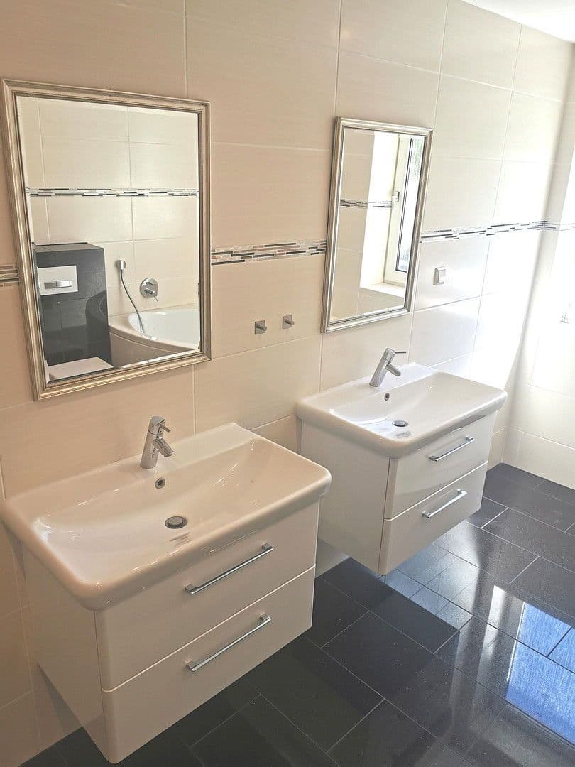 Prodej domu 350 m², pozemek 500 m², Garbsen, Dolní Sasko Prodej domu 350 m², pozemek 500 m², Garbsen, Dolní Sasko