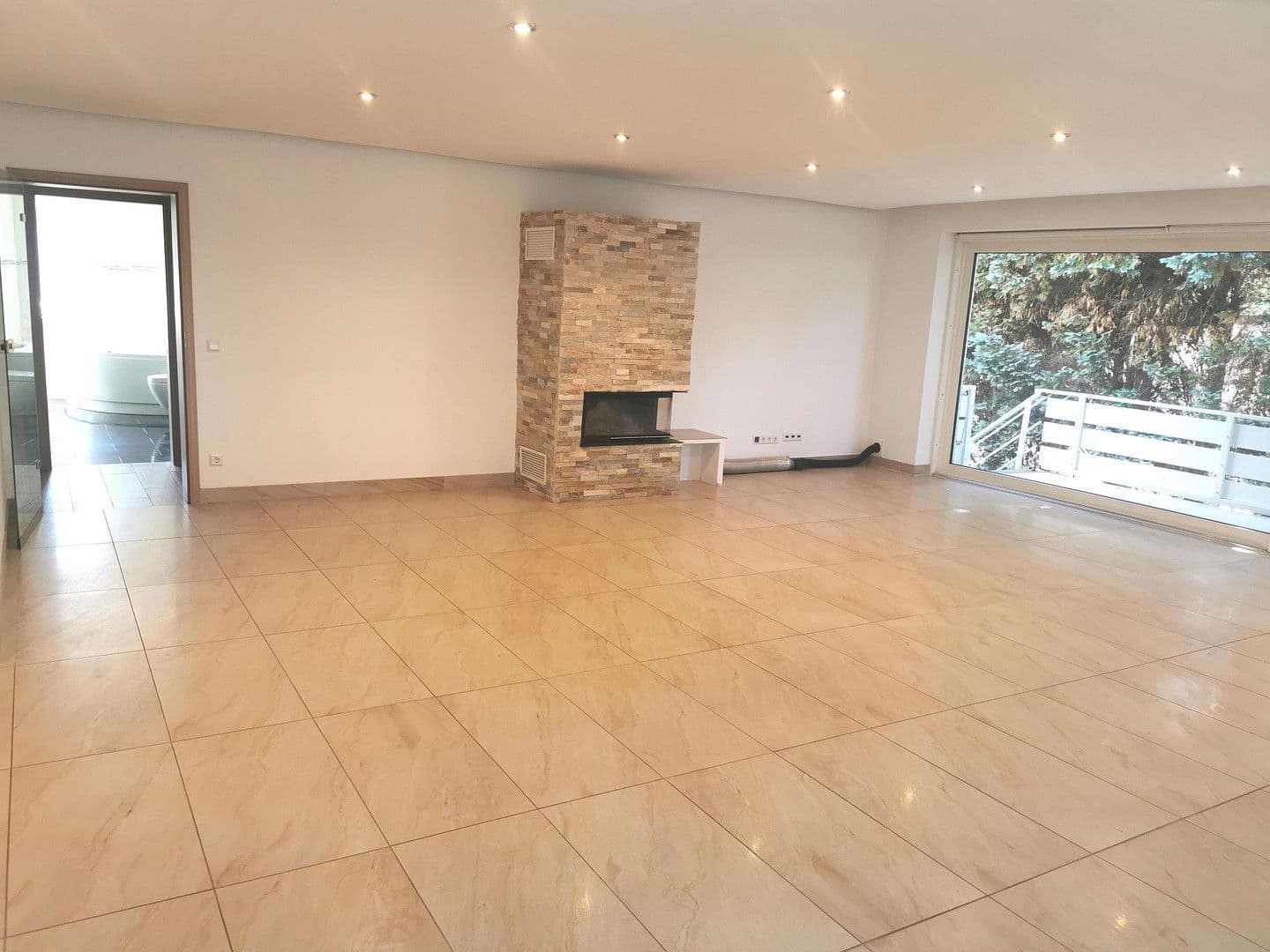 Prodej domu 350 m², pozemek 500 m², Garbsen, Dolní Sasko Prodej domu 350 m², pozemek 500 m², Garbsen, Dolní Sasko