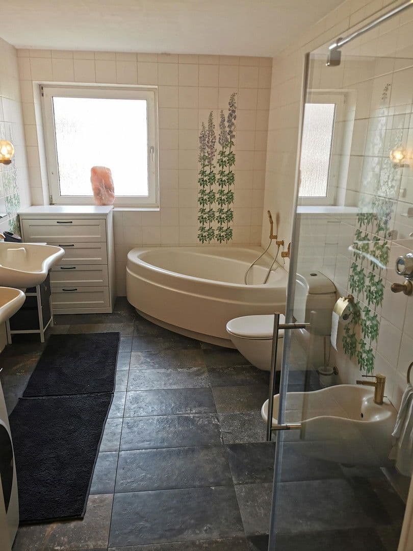 Prodej domu 350 m², pozemek 500 m², Garbsen, Dolní Sasko Prodej domu 350 m², pozemek 500 m², Garbsen, Dolní Sasko