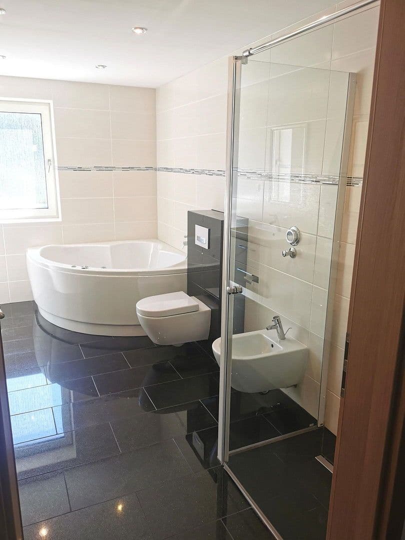 Prodej domu 350 m², pozemek 500 m², Garbsen, Dolní Sasko Prodej domu 350 m², pozemek 500 m², Garbsen, Dolní Sasko